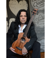 Electro acoustic bass ukulele Ortega PM-SHAMAN